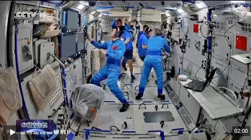 首次应急发射<strong></p>
<p>波卡币价格</strong>!神舟二十二号飞船发射圆满成功!飞船上装了啥?怎么装?一文揭秘