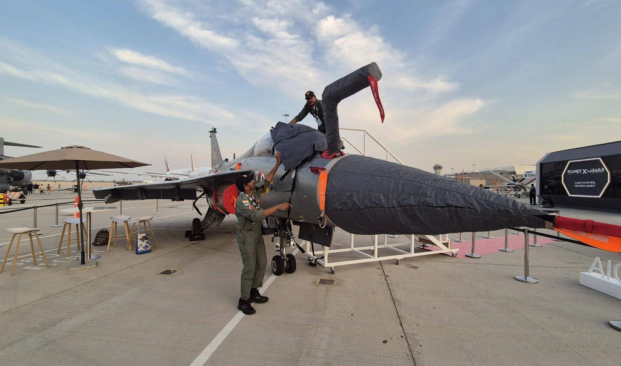 印度光辉坠机<strong></p>
<p>BNB价格</strong>,美印爆发吵架,破口大骂发动机后,美军献上加油机