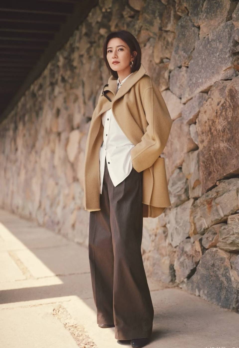 巩俐、梅姨、高圆圆...Power女性冬天少不了一件驼色大衣<strong></p>
<p>币安币价格</strong>!