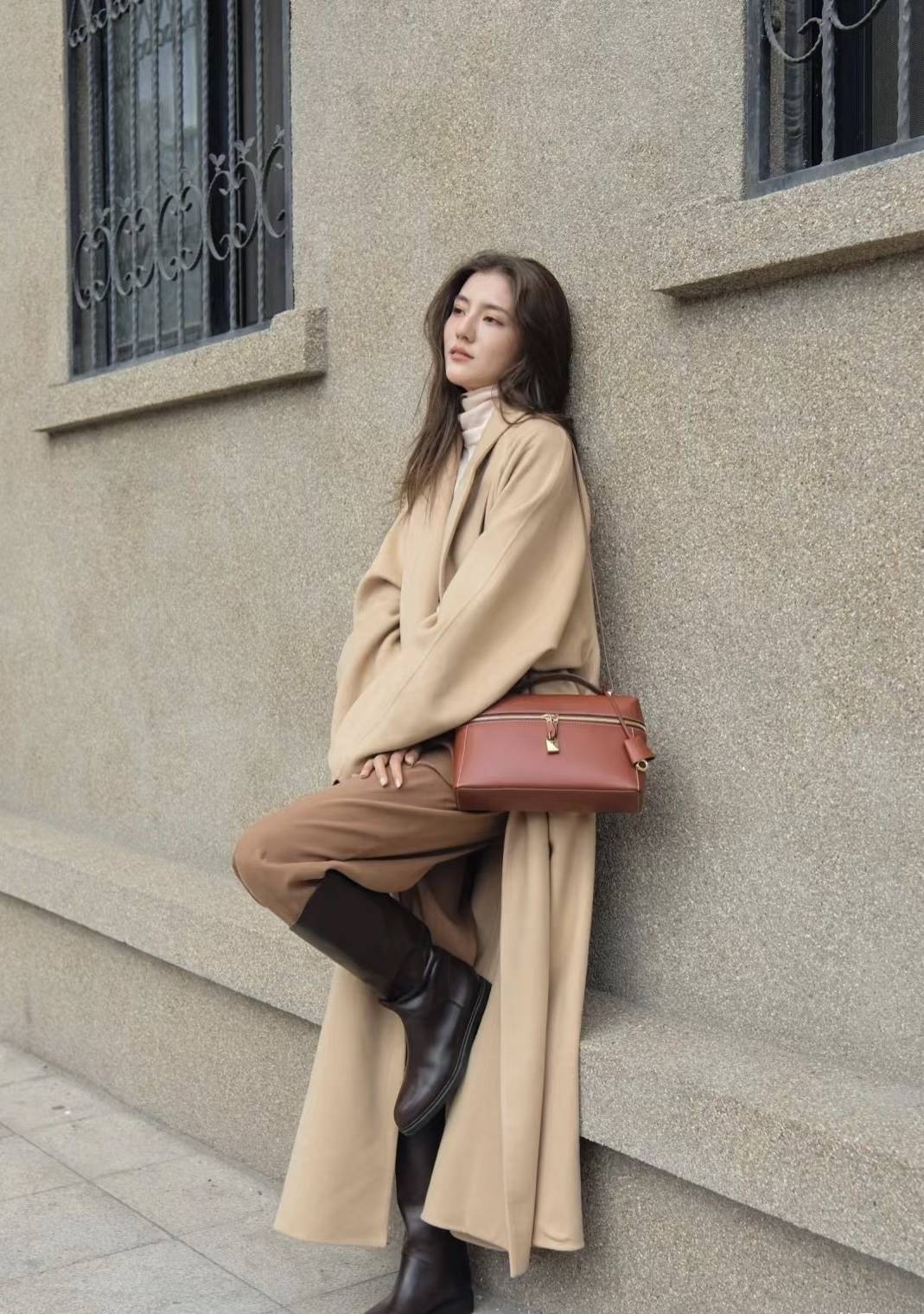 巩俐、梅姨、高圆圆...Power女性冬天少不了一件驼色大衣<strong></p>
<p>币安币价格</strong>!