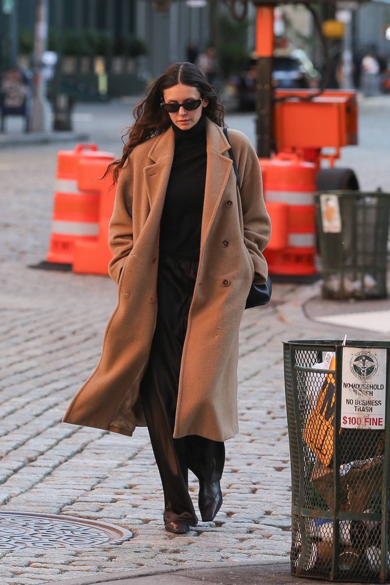 巩俐、梅姨、高圆圆...Power女性冬天少不了一件驼色大衣<strong></p>
<p>币安币价格</strong>!