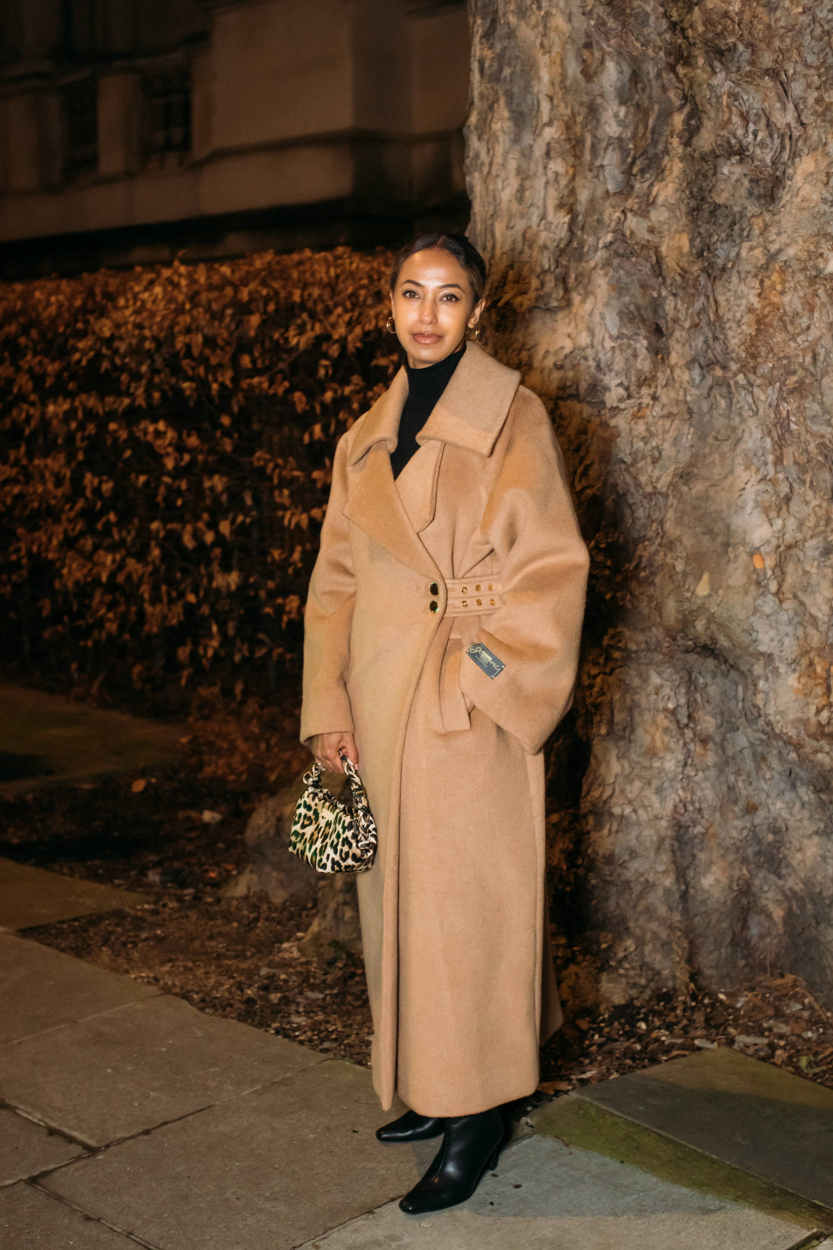 巩俐、梅姨、高圆圆...Power女性冬天少不了一件驼色大衣<strong></p>
<p>币安币价格</strong>!