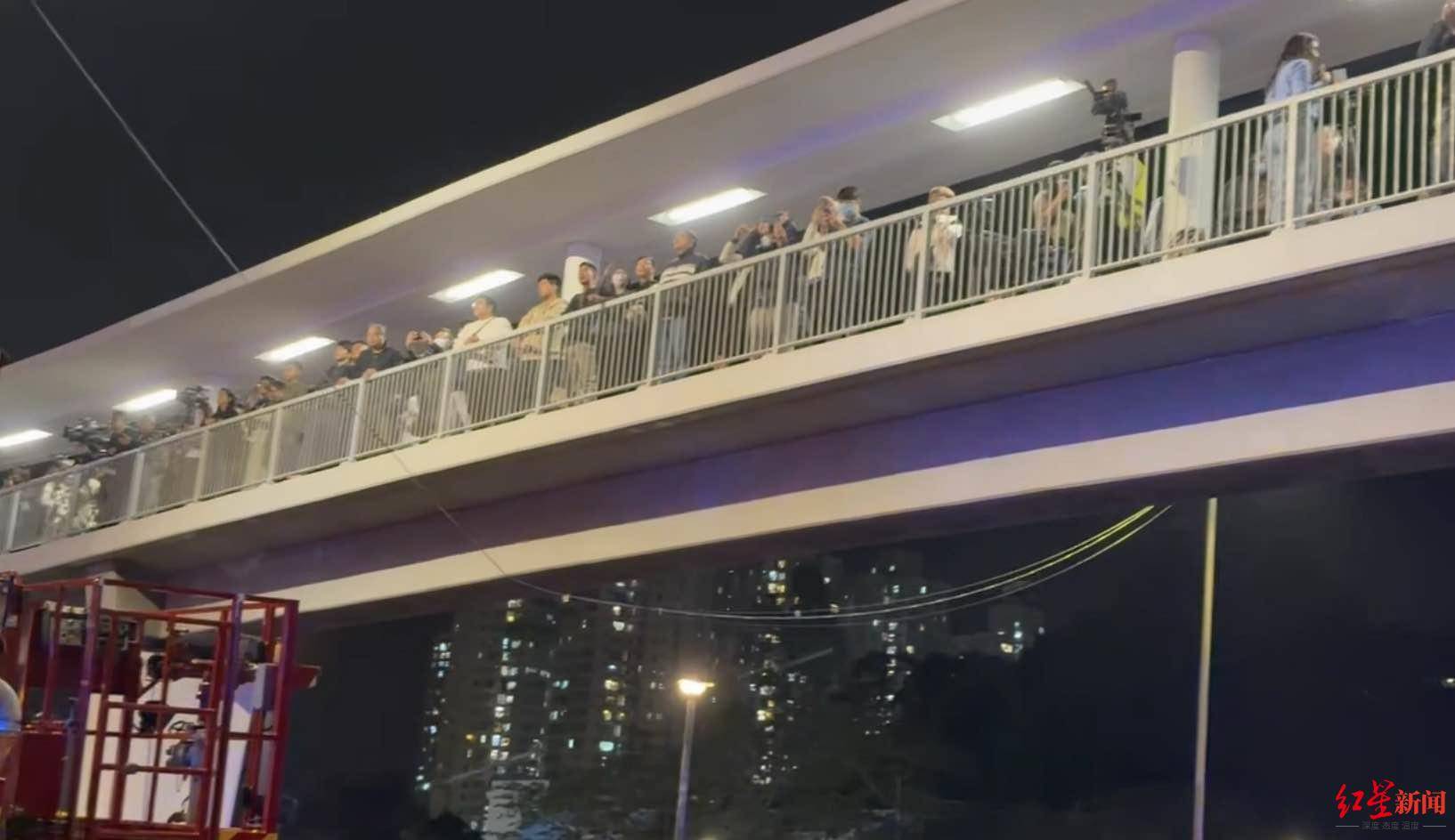 红星新闻实探香港宏福苑大火现场:警员称第一次遇到这么大火<strong></p>
<p>币安币价格</strong>,餐厅老板自发为救援人员送餐