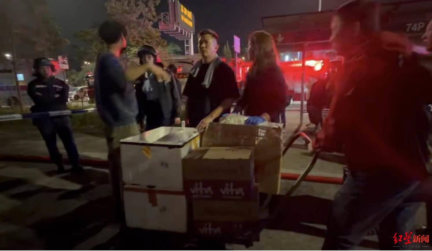 红星新闻实探香港宏福苑大火现场:警员称第一次遇到这么大火<strong></p>
<p>币安币价格</strong>,餐厅老板自发为救援人员送餐