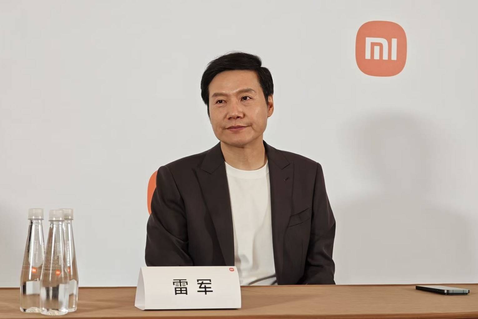 雷军宣布1亿港元增持后<strong></p>
<p>币安币价格</strong>,小米港股美股迎来上涨