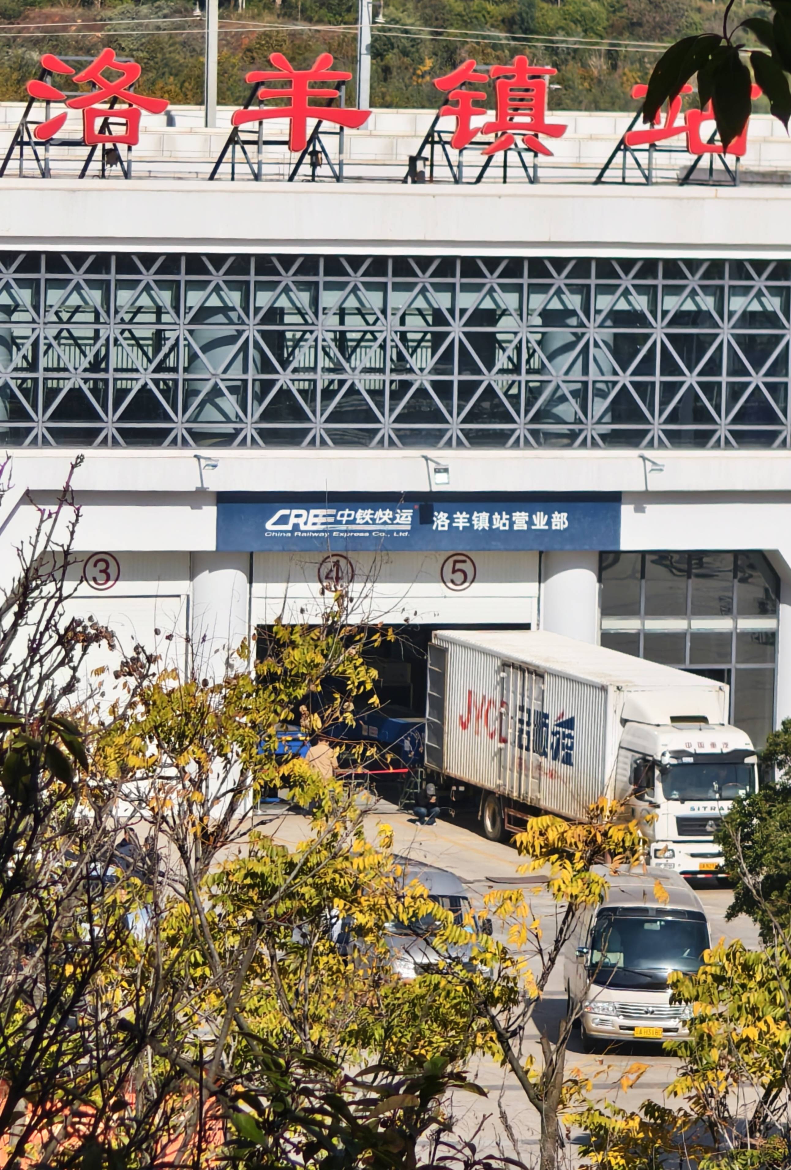 昆明发生试验列车撞施工作业人员事故<strong></p>
<p>ADA价格</strong>,开屏新闻记者探访现场