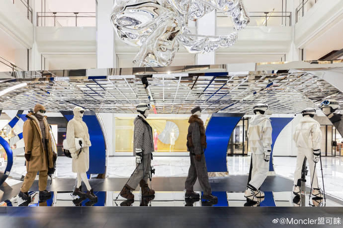 王楚然一席蓝色复古裙惊艳成都<strong></p>
<p>ADA价格</strong>,欧阳娜娜一身LV看展愈加熟女风!