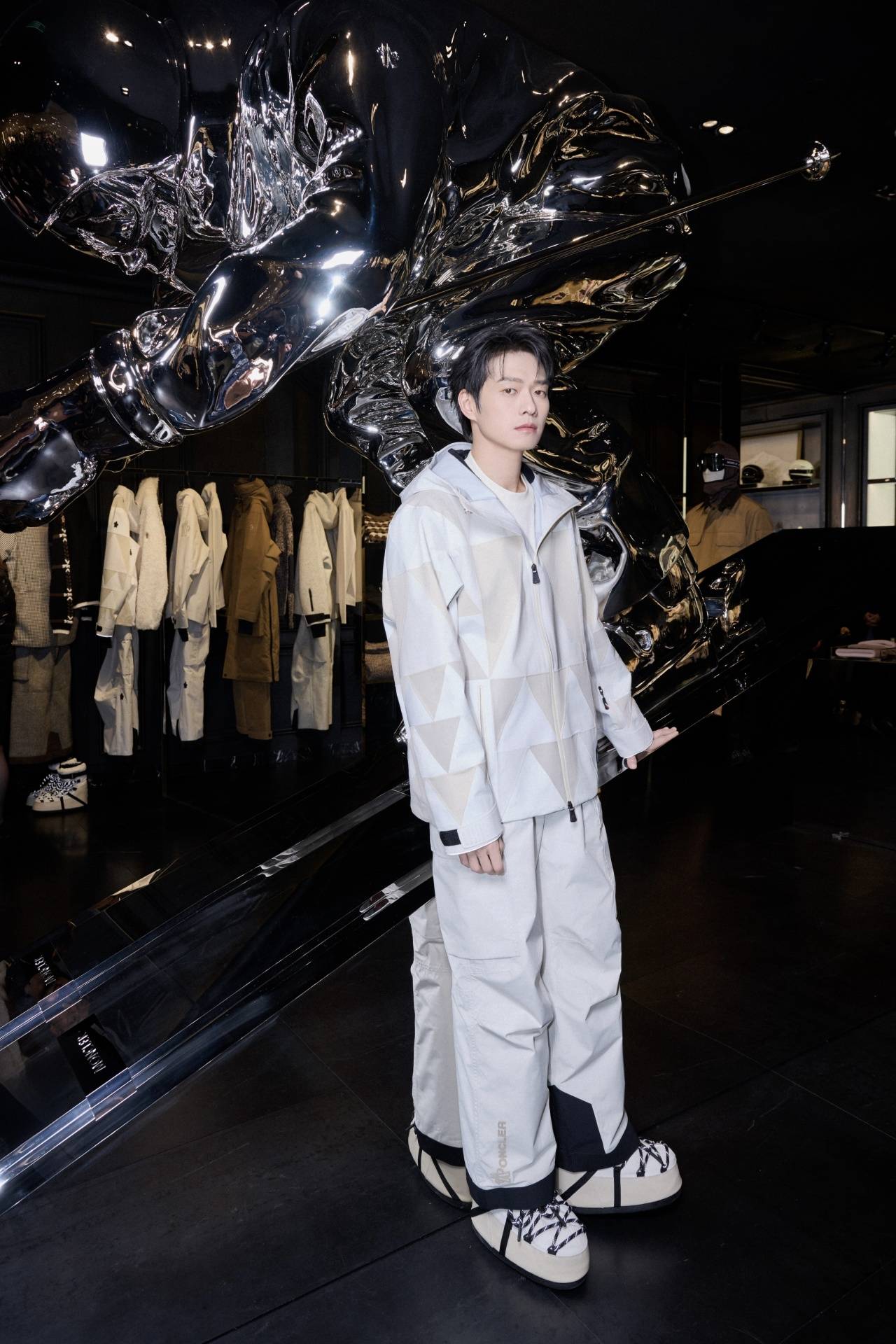 王楚然一席蓝色复古裙惊艳成都<strong></p>
<p>ADA价格</strong>,欧阳娜娜一身LV看展愈加熟女风!