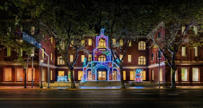 王楚然一席蓝色复古裙惊艳成都<strong></p>
<p>ADA价格</strong>,欧阳娜娜一身LV看展愈加熟女风!