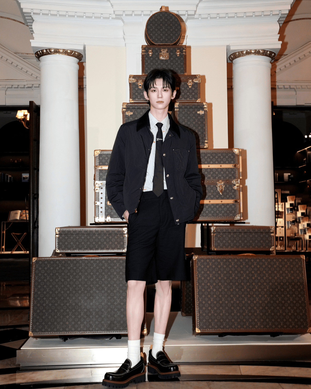 王楚然一席蓝色复古裙惊艳成都<strong></p>
<p>ADA价格</strong>,欧阳娜娜一身LV看展愈加熟女风!