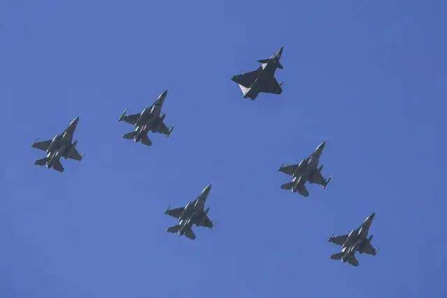 我们落后了?土耳其完成“世界首次无人机发射空空弹”<strong></p>
<p>BCH价格</strong>,性能如何