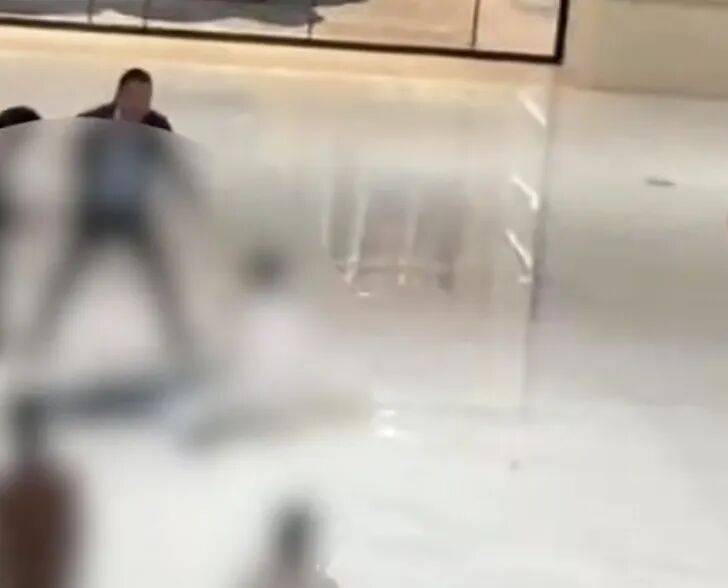 安徽合肥银泰中心发生一起坠楼事件<strong></p>
<p>BCH价格</strong>,商场称“派出所第一时间到场”,警方回应