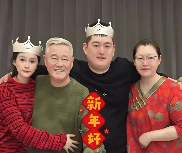 考古 | 赵本山妻子罕见公开现身<strong></p>
<p>BCH价格</strong>，气质优雅五官美艳，俩人爱情太感人！