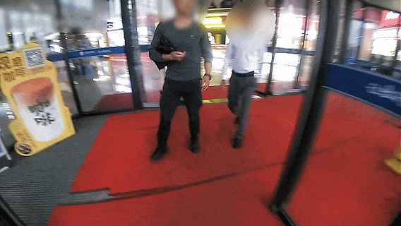 上门取走19万元<strong></p>
<p>比特现金价格</strong>，杭州一西装革履“金融专员”被抓！在高速服务区被抓，车上塞满现金