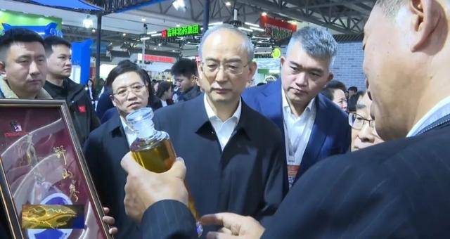 省委书记参观百年野山参<strong></p>
<p>莱特币价格</strong>!吉林正举全省之力打造千亿级产业