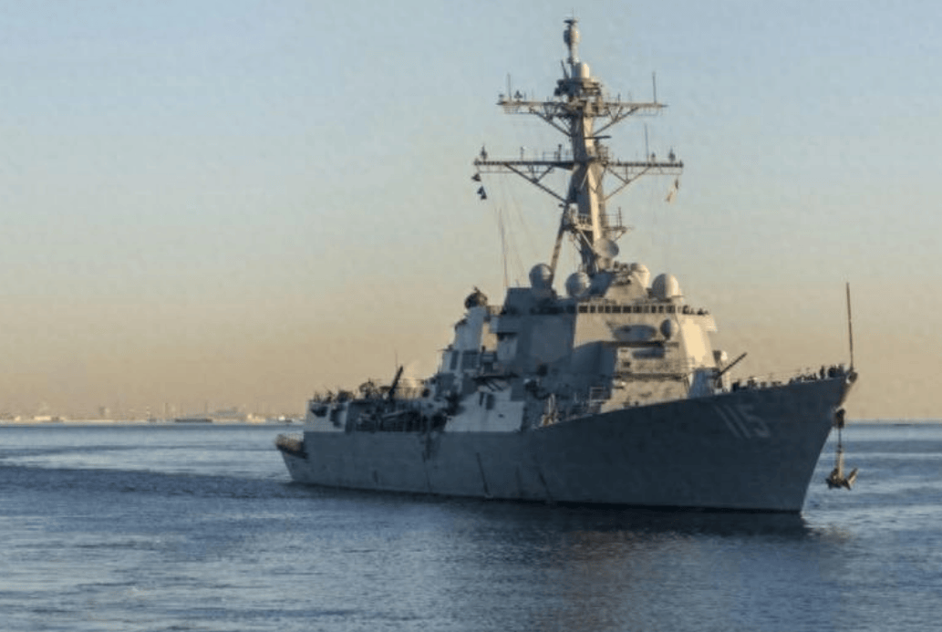 美舰再次驶入黄岩岛“自由航行”,解放军出动2艘军舰,与其展开正面对峙!