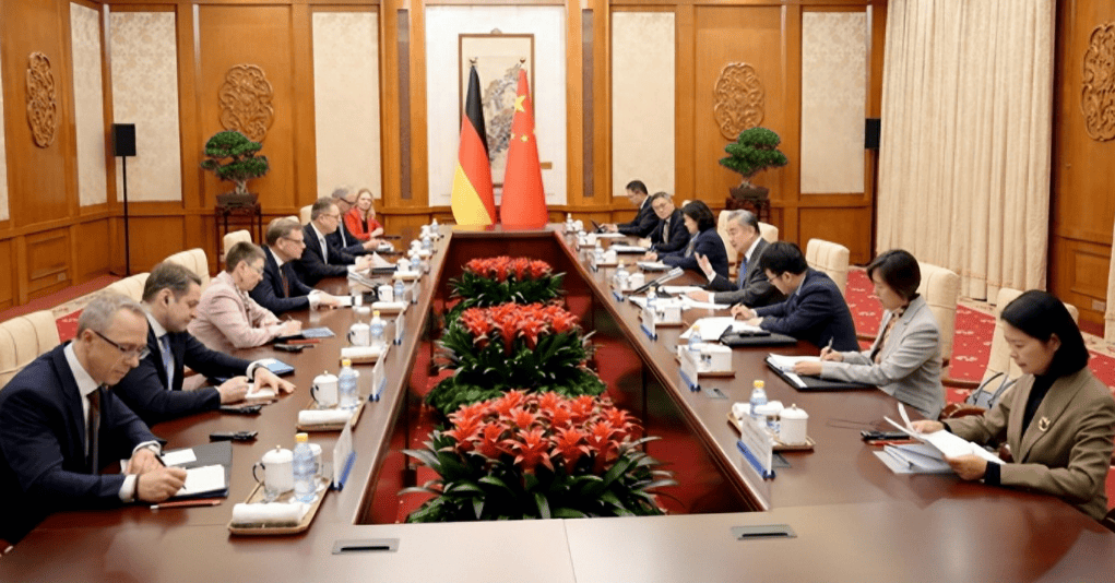 行程结束,德国外长离开北京,临走前提出2个要求,中方态度明确!