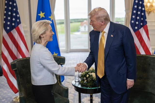 美国想和中俄印日组建C5<strong></p>
<p>比特币价格</strong>,梅德韦杰夫:给了欧洲一记响亮的耳光