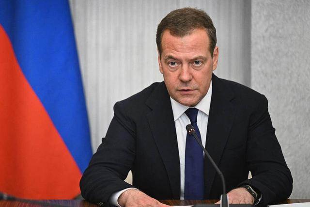 美国想和中俄印日组建C5<strong></p>
<p>比特币价格</strong>,梅德韦杰夫:给了欧洲一记响亮的耳光