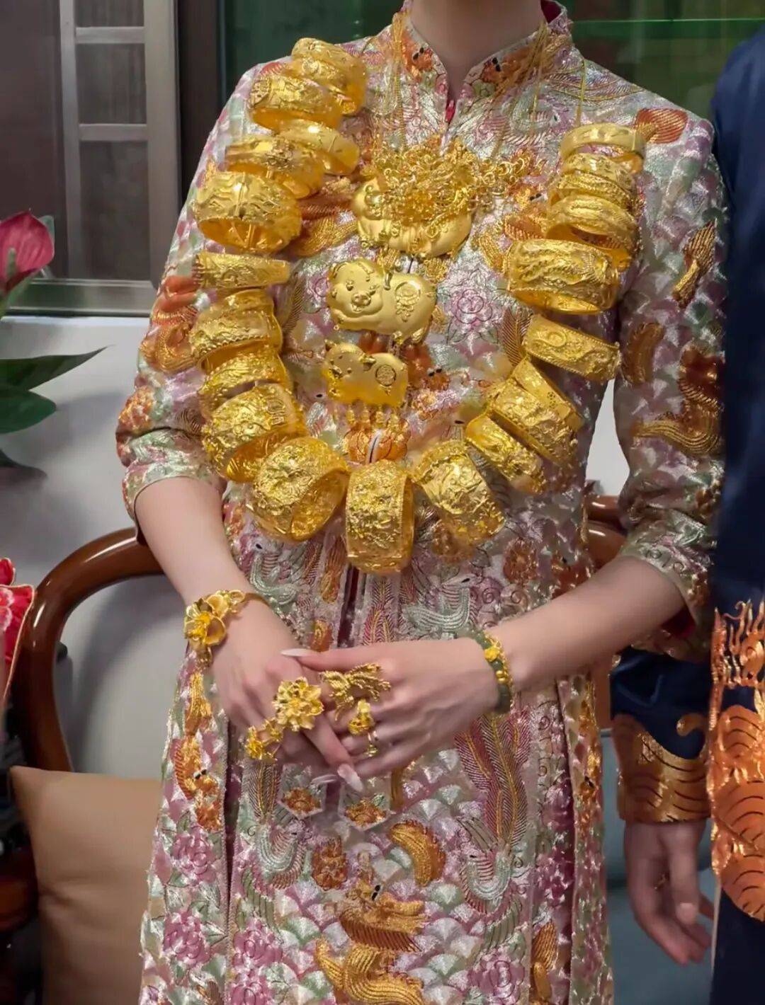 潮汕老板卖0.1克黄金<strong></p>
<p>区块链挖矿价格</strong>,今年已进账62亿