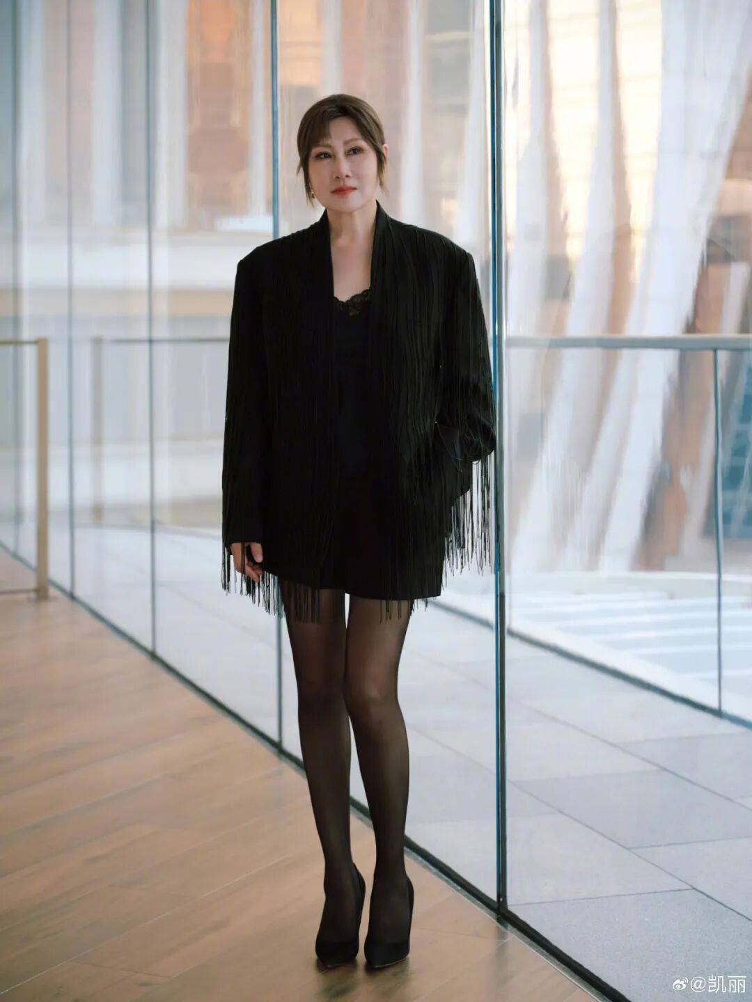 63岁女演员张凯丽晒照<strong></p>
<p>IPFS价格</strong>，黑丝袜配高跟鞋，曾表示：年龄阻挡不了追求美的脚步