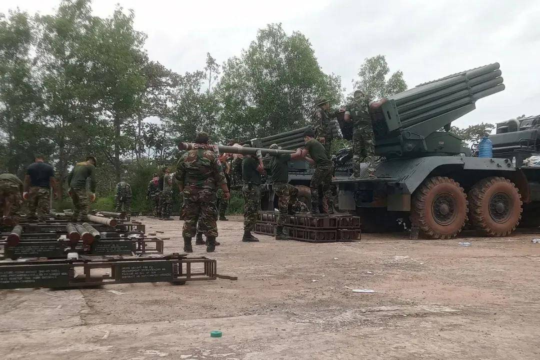 柬埔寨出动PHL-03型300毫米远火<strong></p>
<p>虚拟货币交易</strong>，3发火箭弹准确命中泰军据点？