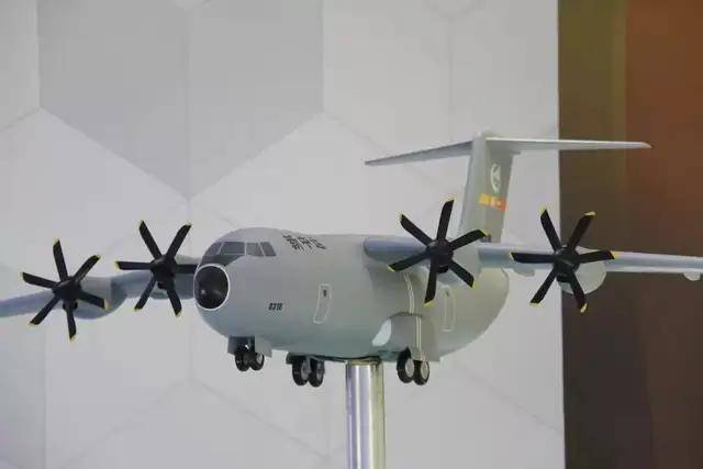 新款中型运输机运-30成功首飞<strong></p>
<p>虚拟数字货币</strong>，网友：要搞AC-130那样的炮艇机？