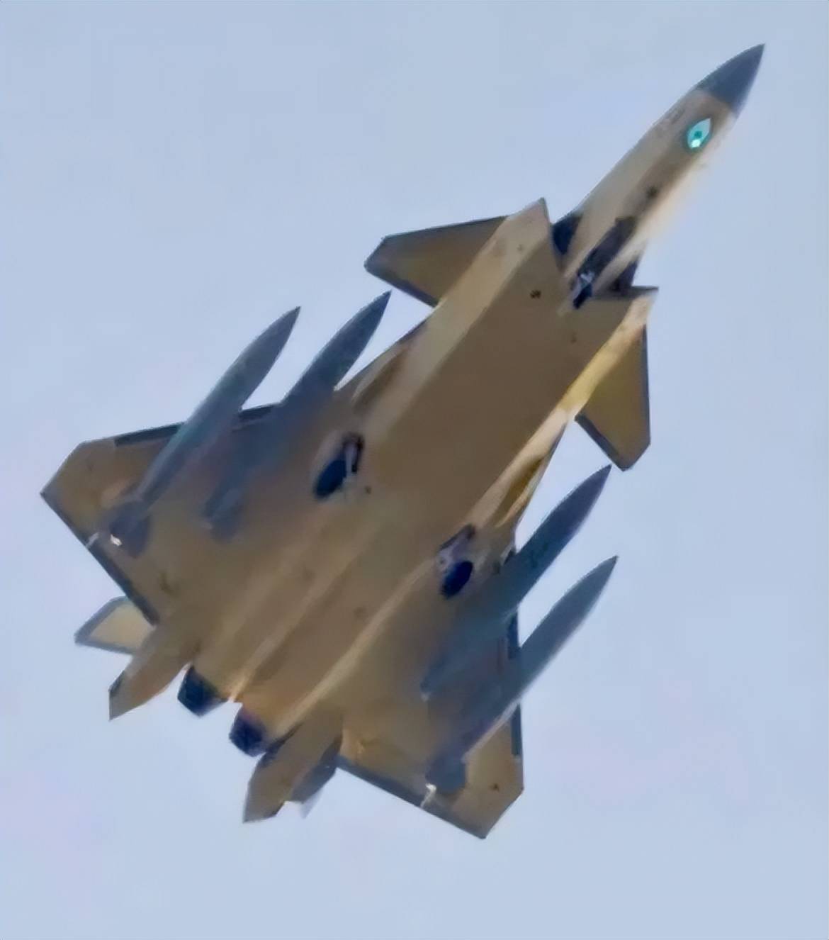 中航官宣：歼-20S具备对地、对海打击能力<strong></p>
<p>数字虚拟货币</strong>，可与无人机协同作战！