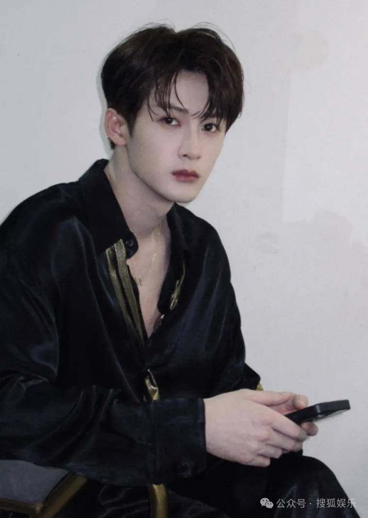 刚开年又曝一对相差15岁的恋情？他这一周两段绯闻真是连环暴击啊<strong></p>
<p>区块链虚拟货币</strong>！