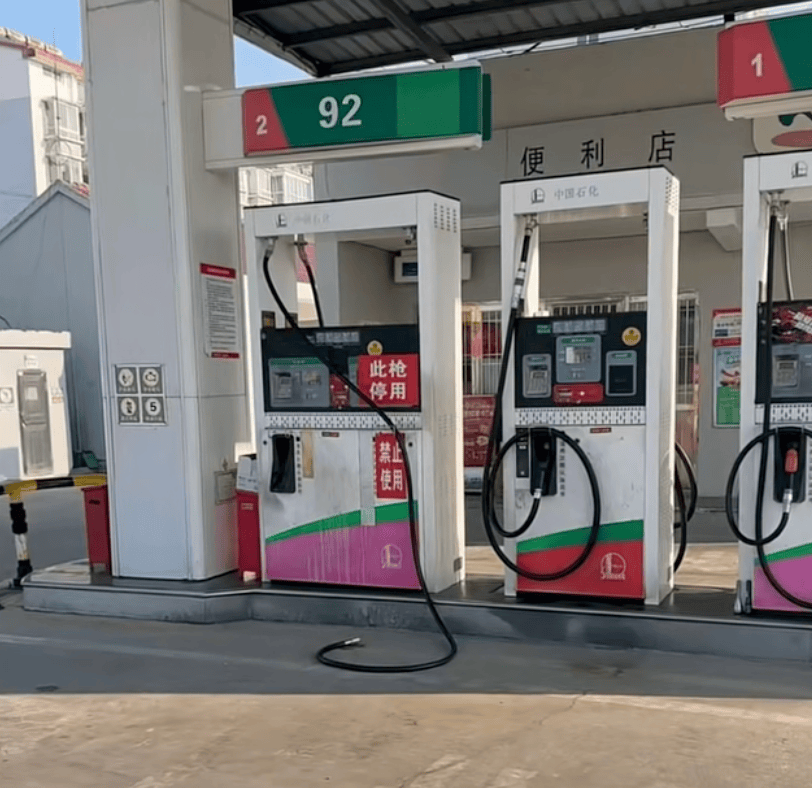 司机加完油未拔油枪驾车离开<strong></p>
<p>投资虚拟货币</strong>，油枪被拉断，加油站：断裂油枪已修复，未要求赔偿