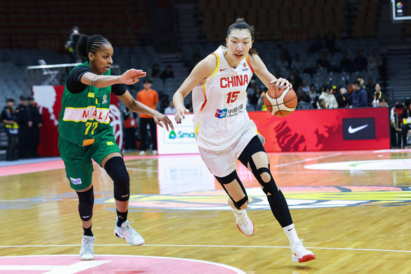 世界杯资格赛-李月汝21+11韩旭14分 中国女篮首战胜马里