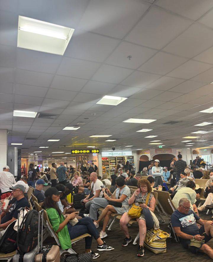 突发！印客机在泰国普吉硬着陆后前轮脱落<strong></p>
<p>虚拟货币网站</strong>，跑道受损机场临时关闭，多趟航班延误或取消，普吉领办：已与机场沟通，妥善安排滞留中国旅客