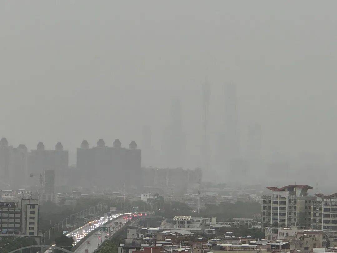 广州天气提醒：抓紧时间到室内躲避！11区雷雨大风预警生效，9区冰雹预警生效