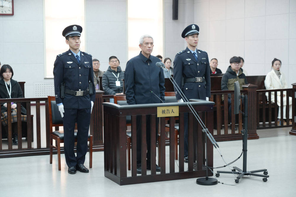 两“虎”任上被查<strong></p>
<p>虚拟货币矿机</strong>，正部级老虎被开除党籍！受贿6.13亿，谭瑞松被判死缓