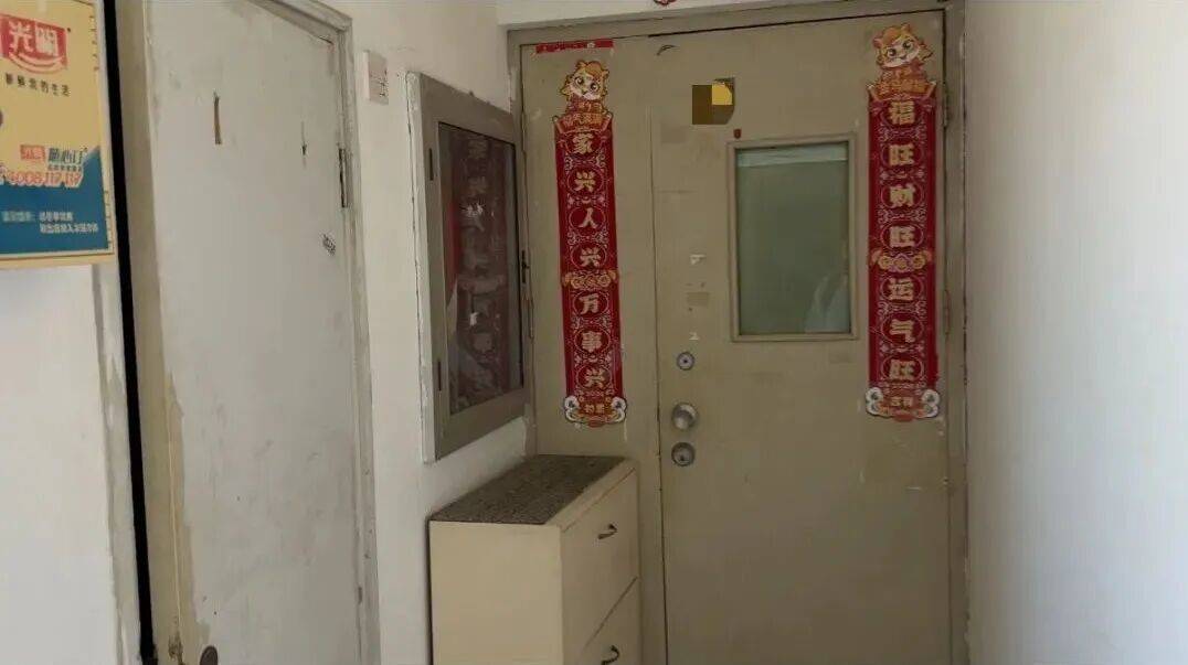 “我家的窗户被包进邻居家<strong></p>
<p>数字货币和虚拟货币</strong>，根本没法开窗”，上海一居民投诉公共区域被占，多部门回应难认定