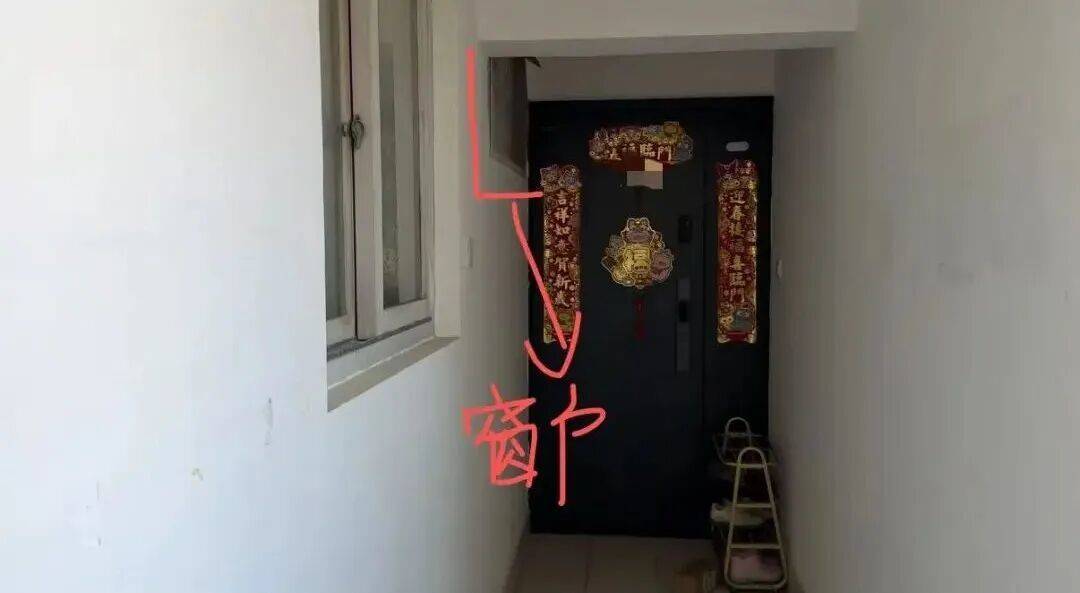 “我家的窗户被包进邻居家<strong></p>
<p>数字货币和虚拟货币</strong>，根本没法开窗”，上海一居民投诉公共区域被占，多部门回应难认定
